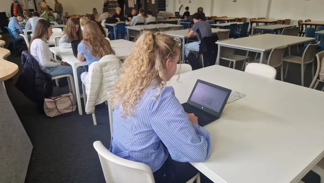 e22cf555-9b7d-4922-80b3-7aac8848a477 2