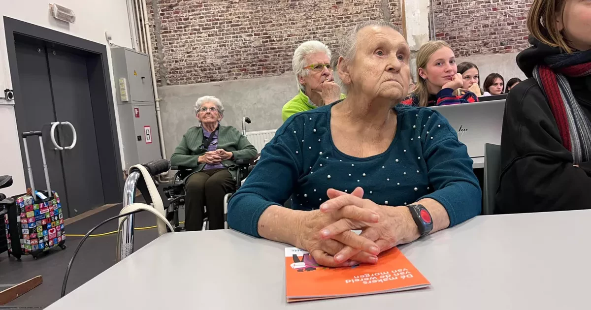 Aandachtig op de schoolbanken 